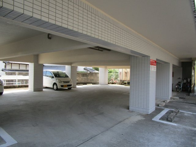【駐車場】 | ライラック岡豊 | 敷地内駐車場