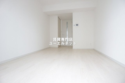 【寝室】 | アドバンス江坂東デパール | 明るく開放感のある居室で、自分だけのくつろぎ空間を。