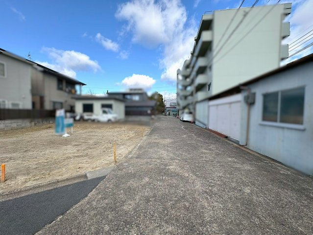 川島玉頭町　建築条件無土地の前面道路含む現地写真