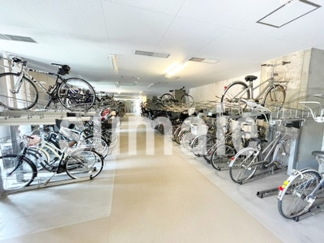 大宮ファーストプレイスタワーのその他共用部分|自転車置き場です。