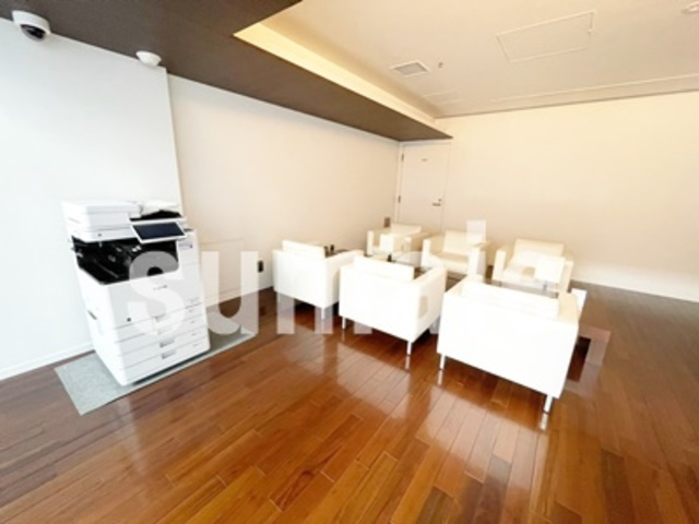 大宮ファーストプレイスタワーのロビー|地下のラウンジです。