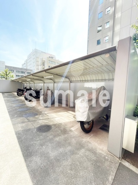 大宮ファーストプレイスタワーの駐車場|バイク置き場です。