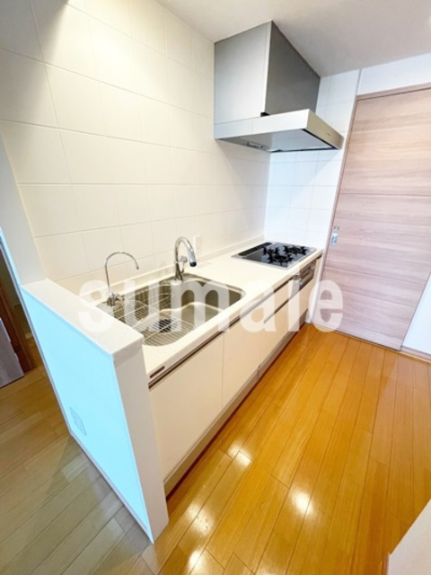 大宮ファーストプレイスタワーのキッチン|3口コンロです。