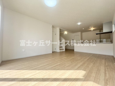 【居間・リビング】 | 静岡市駿河区敷地2丁目 新築一戸建て 1号棟  | リビングダイニングです