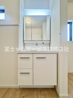 【独立洗面台】 | 静岡市駿河区敷地2丁目 新築一戸建て 1号棟  | 朝の身支度に便利な独立洗面台です