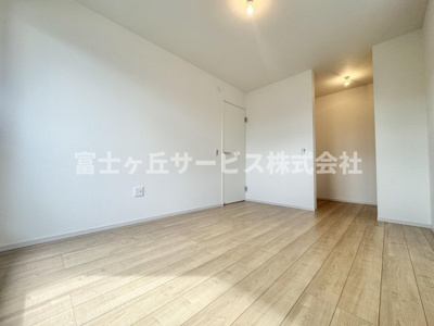 【寝室】 | 静岡市駿河区敷地2丁目 新築一戸建て 1号棟  | 落ち着いて過ごせる寝室です