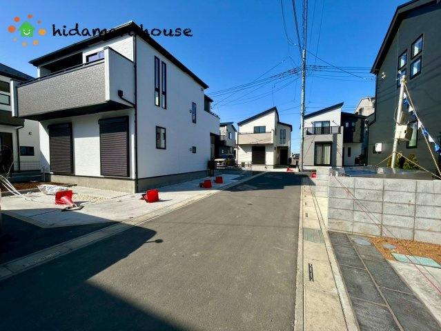 北区今羽町3期　新築戸建　グラファーレ07の前面道路含む現地写真