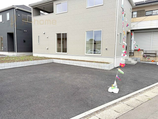 常総市山口第2　新築戸建て　1号棟の駐車場|カースペースは3台完備。ゲスト用のスペースも確保できますね♪
