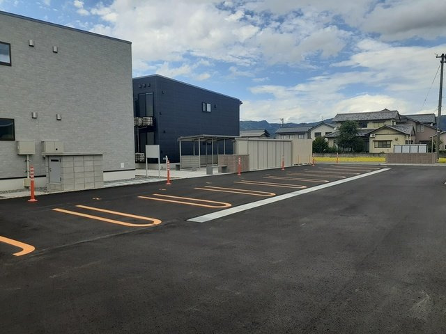 ベル　スイート　神明Ａの駐車場