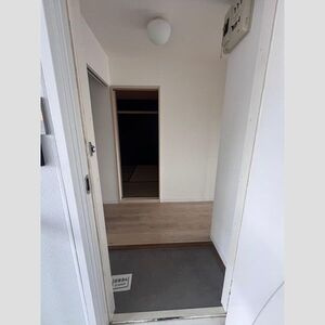 フローレス篠木の玄関