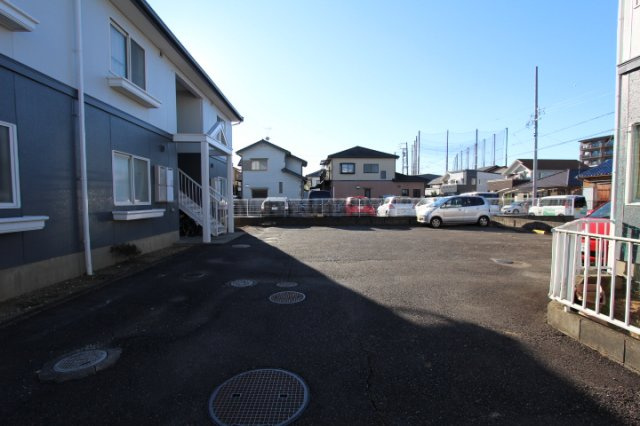 フローレス篠木の駐車場