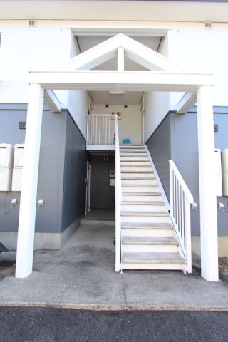 フローレス篠木のエントランス