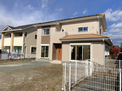 【外観】 | 【太陽光パネル搭載】南アルプス市荊沢 | 外観は落ち着いています