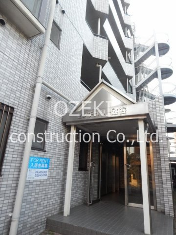 センチュリー越谷のエントランス