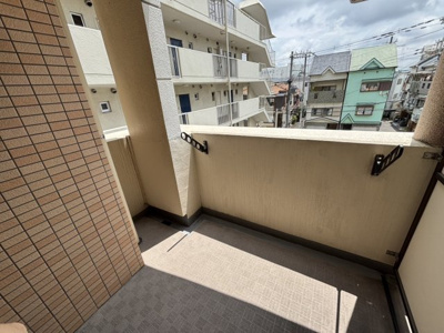 【玄関】 | Luxe淡路 | 収納もある玄関です