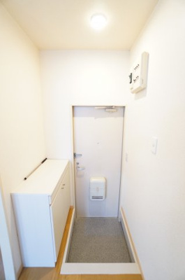 【玄関】 | シャルマンハイツⅡ | ※同物件・反転タイプの写真です。