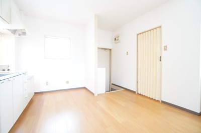 【居間・リビング】 | シャルマンハイツⅡ | ※同物件・反転タイプの写真です。