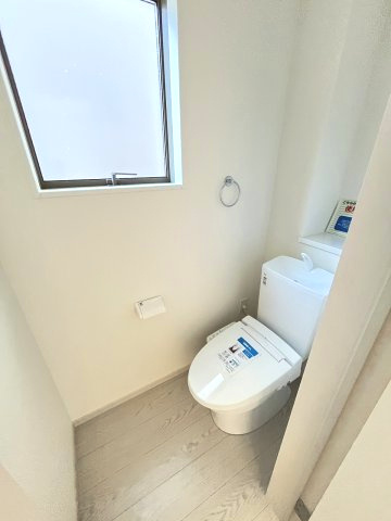 【トイレ】 | 福岡市南区桧原5丁目1期　2号棟（全4棟）【仲介手数料無料・0円】 | 現地写真。1階のトイレです。