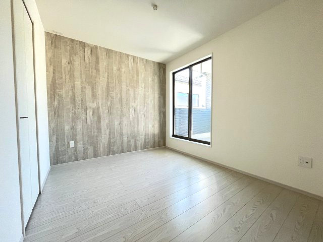 【寝室】 | 福岡市南区桧原5丁目1期　2号棟（全4棟）【仲介手数料無料・0円】 | 現地写真。2階主寝室です。