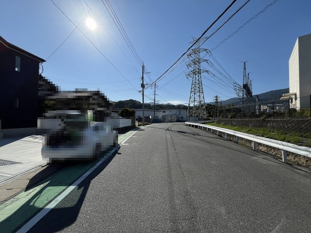 【その他】 | 福岡市南区桧原5丁目1期　2号棟（全4棟）【仲介手数料無料・0円】 | 現地写真。前面道路です。