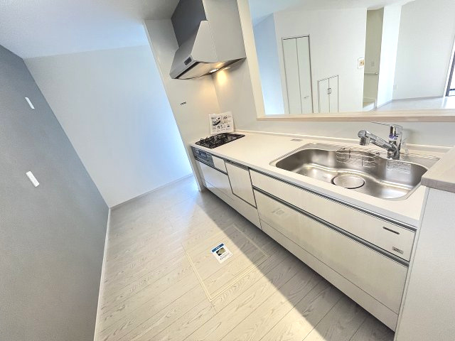 【キッチン】 | 福岡市南区桧原5丁目1期　2号棟（全4棟）【仲介手数料無料・0円】 | 現地写真。