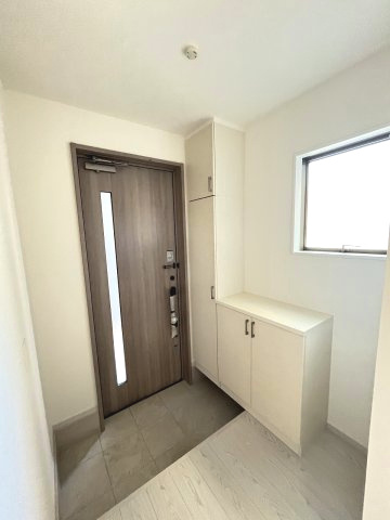 【玄関】 | 福岡市南区桧原5丁目1期　2号棟（全4棟）【仲介手数料無料・0円】 | 現地写真。