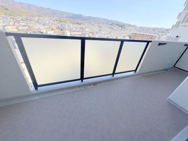 パルコート川西ミルヴィラージュの玄関