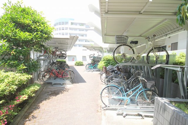 パルコート川西ミルヴィラージュの駐車場