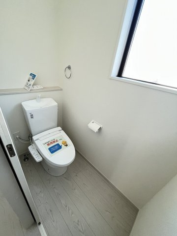 【トイレ】 | 福岡市南区桧原5丁目1期　4号棟（全4棟）【仲介手数料無料・0円】 | 現地写真。1階のトイレです。