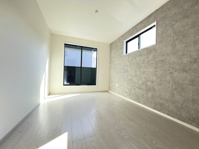 【寝室】 | 福岡市南区桧原5丁目1期　4号棟（全4棟）【仲介手数料無料・0円】 | 現地写真。2階主寝室です。