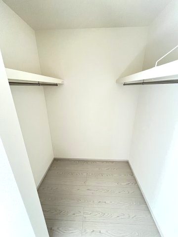 【収納】 | 福岡市南区桧原5丁目1期　4号棟（全4棟）【仲介手数料無料・0円】 | 現地写真。ウォークインクローゼットです。