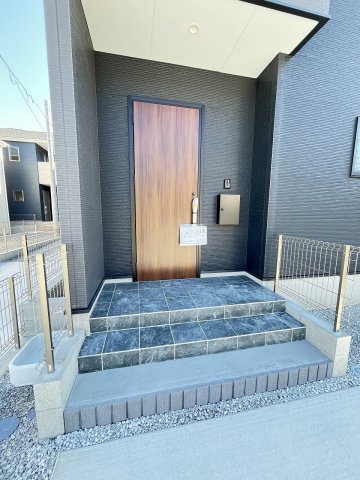 【玄関】 | 福岡市南区桧原5丁目1期　4号棟（全4棟）【仲介手数料無料・0円】 | 現地写真。