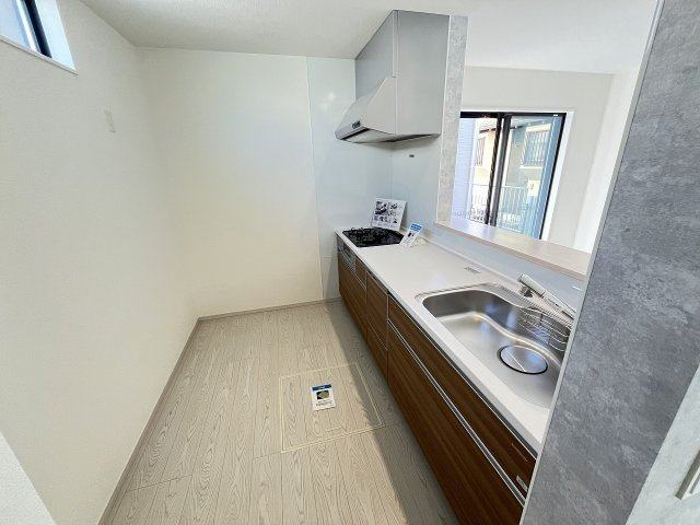 【キッチン】 | 福岡市南区桧原5丁目1期　4号棟（全4棟）【仲介手数料無料・0円】 | 現地写真。