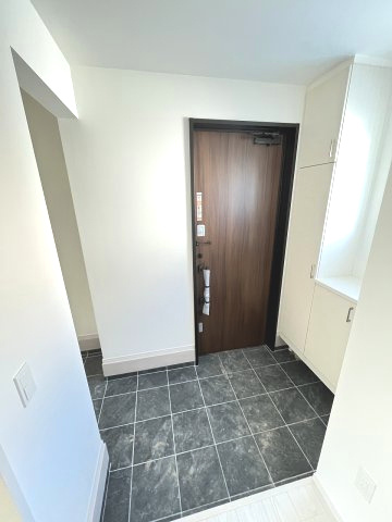 【玄関】 | 福岡市南区桧原5丁目1期　4号棟（全4棟）【仲介手数料無料・0円】 | 現地写真。