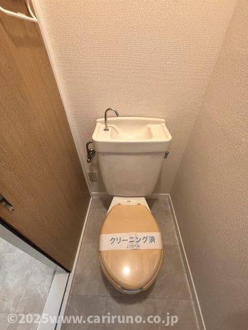 ホワイトハウスBのトイレ|落ち着いた色調のトイレです
