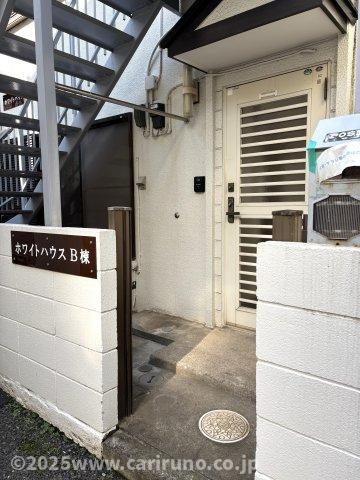 ホワイトハウスBのエントランス|落ち着いたエントランスです