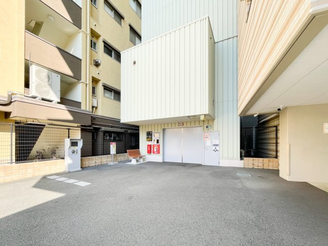 アルファステイツ西明石駅の駐車場