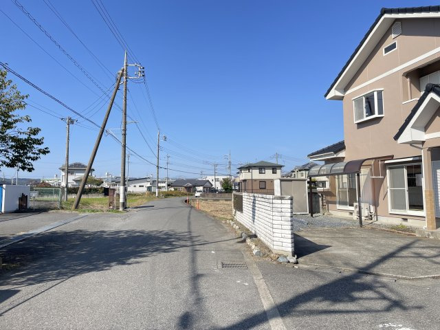 藤岡市上大塚　中古1495の前面道路含む現地写真