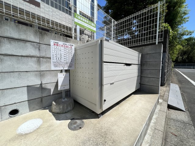 フロイデのその他共用部分|蓋つきごみ置き場