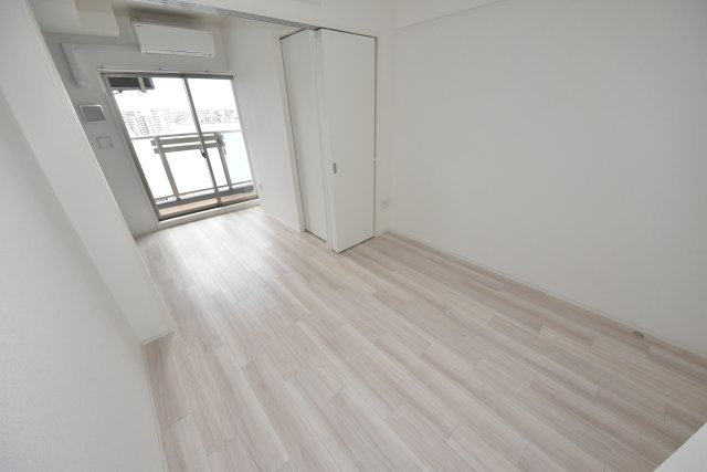 セレニテ難波グランデシュッドの居間・リビング