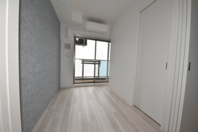 セレニテ難波グランデシュッドの寝室