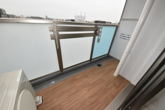 セレニテ難波グランデシュッドのバルコニー