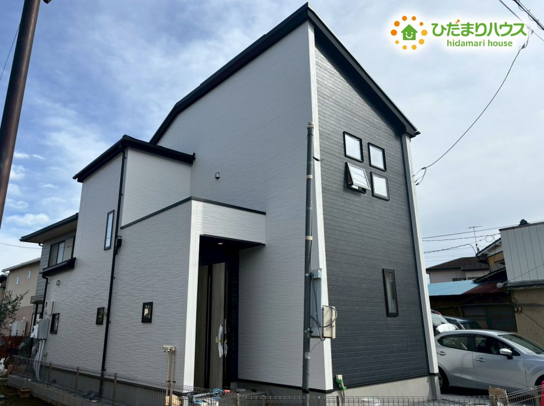 行田市桜町　新築一戸建て　グラファーレ　01の駐車場