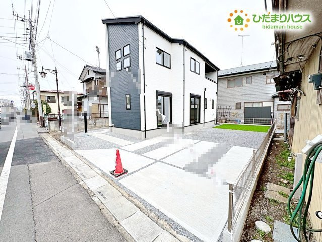 行田市桜町　新築一戸建て　グラファーレ　01の外観|前面道路幅11m！
道幅がしっかり確保された前面道路は、見通しが良くお子様の歩行も安心です！