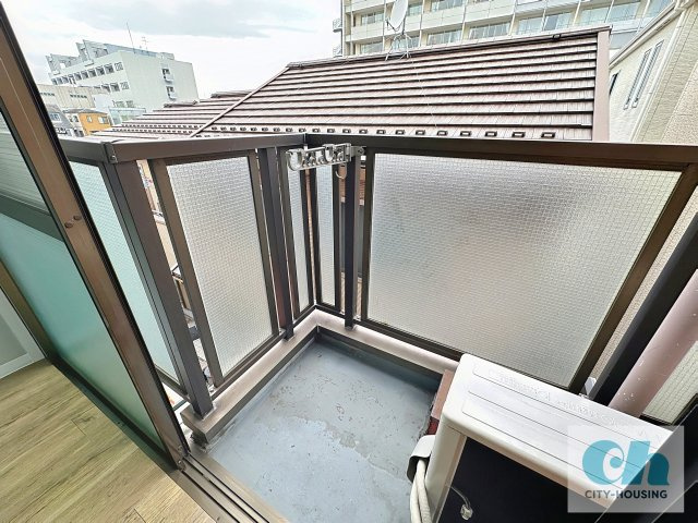 サンライズ山田 303号室のバルコニー