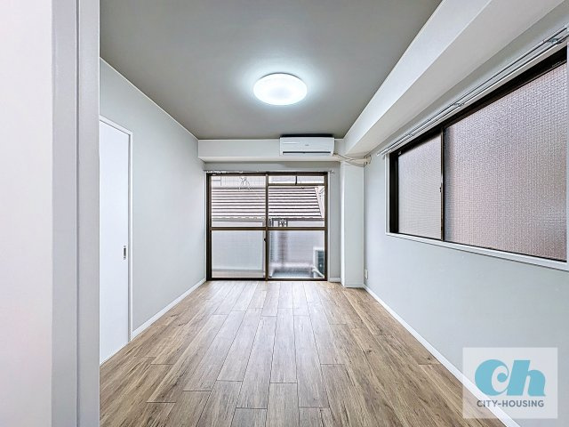 サンライズ山田 303号室の居間・リビング