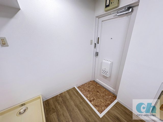 サンライズ山田 303号室の玄関