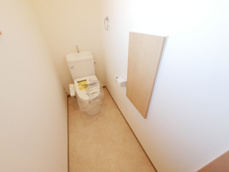 【トイレ】 | 南アルプス市荊沢 平成26年築 敷地123坪・太陽光パネル | 1階トイレ