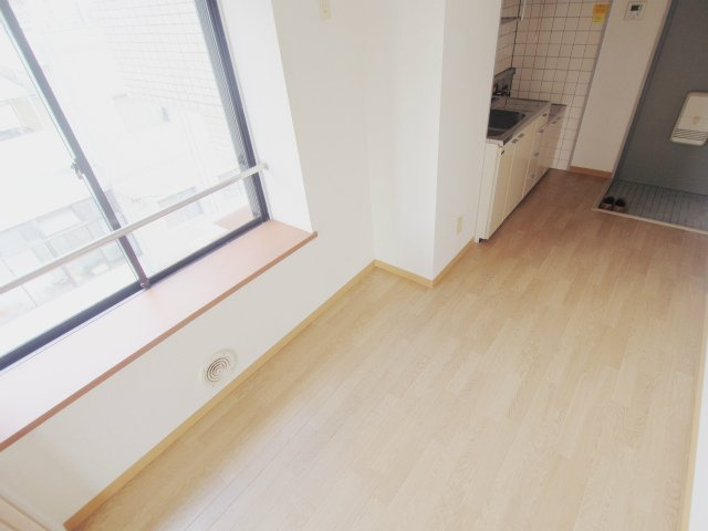 クレセントハウスの居間・リビング