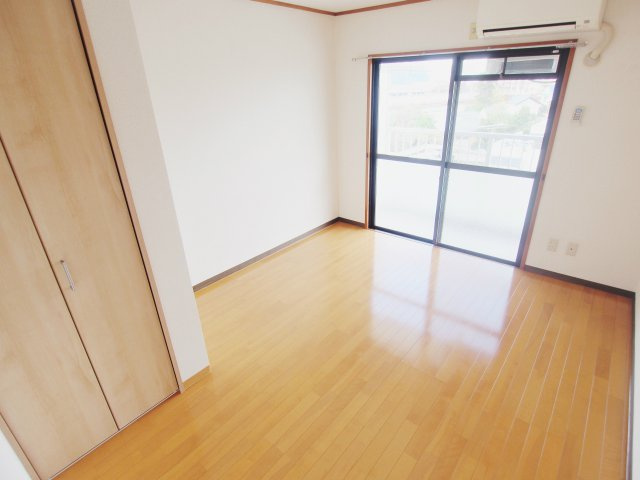 クレセントハウスの居間・リビング